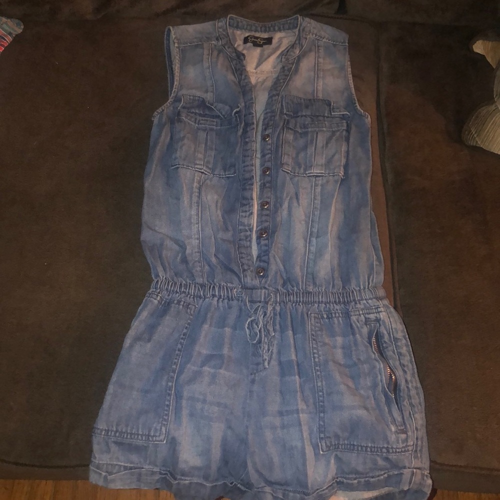 Jessica Simpson jumper